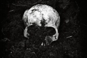 buried-skull-royalty-free-image-1707164794