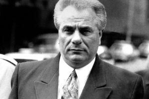 john-gotti-arrives-at-manhattan-supreme-court-where-he-is-on-trial-on-charges-of-conspiracy-and-assault-for-the-1986-shooting-of-a-carpenters-union-official-photo-by-willie-andersonny-da