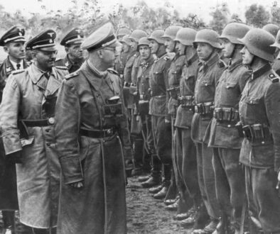 Reichsfuhrer_Heinrich_Himmler_wizytuje_14._Dywizje_Grenadierow_Waffen_SS__Galizien__2-1995-1