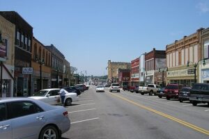 512px-downtownclaremore2