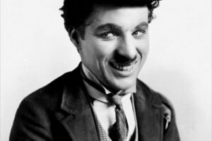 864px-Charlie_Chaplin-66cf0de573c33__700