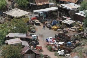 Gold-King-Mine-ghost-town-in-America-is-a-treasure-of-vintage-cars