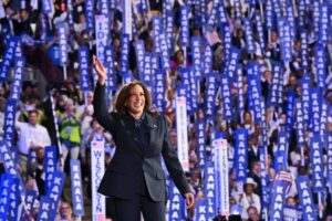 kamala_harris_arrives_at_dnc