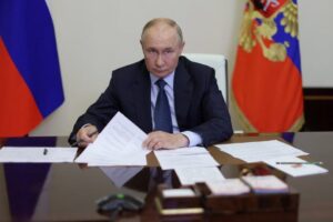 russian-president-vladimir-putin-sitting-desk