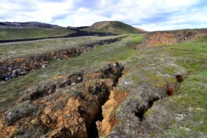 Fissures-along-the-Europe-America-border