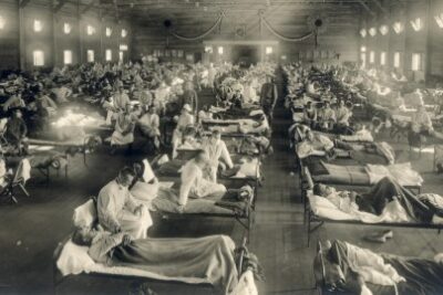 Emergency_hospital_during_Influenza_epidemic_Camp_Funston_Kansas_-_NCP_1603