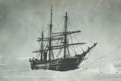A_moonlight_picture_of_the__America__taken_Christmas_night_1901_Baldwin-Ziegler_Polar_Expedition_LCCN2011645318