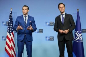 Mark_Rutte_Pete_Hegseth_NATO_3x2.jpg-900x600-1