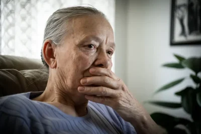 1800x1200_anxious_senior_woman_sitting_alone_other