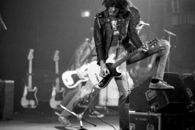 Ramones-the-Rainbow-London-1977