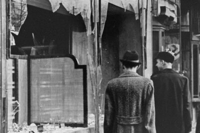 1270px-The_day_after_Kristallnacht-1