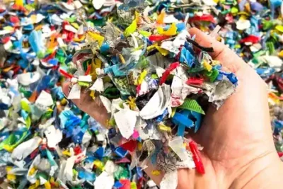 hand-holding-bottle-flake-pet-bottle-flake-plastics-recycling