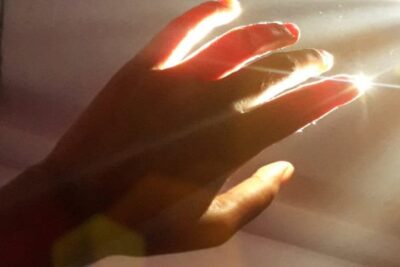hand_glow_header