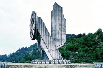 weird-monuments-of-former-yugoslavia-1440x949