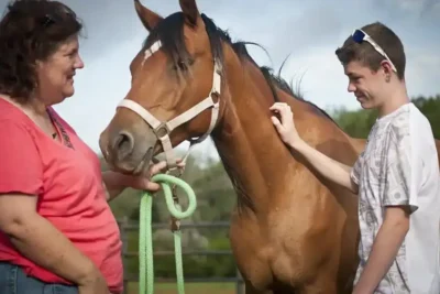 1084px-STAR_Healing_With_Horses_treats_children_with_secondary_PTSD_140617-A-ZU930-002-960x638