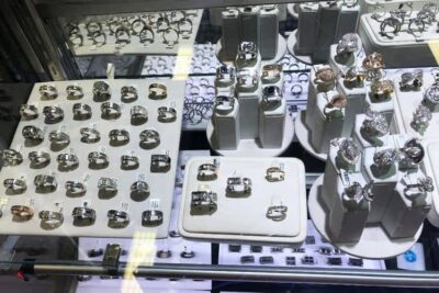 7-Men-Charged-in-largest-ever-US-jewelry-heist-061825-8d69042fb1a84354b84e737a5e0d8e47