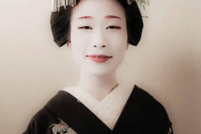 9783961716142-03-880x1024-1