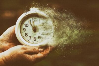 Old-Hands-Clock-Fade-Time-Passing-1200x800