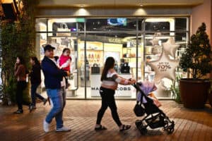 250321-shopping-mall-california-mn-1306-11e5f4