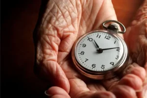 Clock-Aging-Time-Old-1536x1024