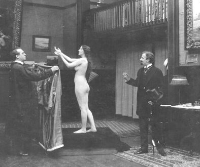 Audrey_Munson_as_nude_art_model_in_movie_Inspiration_(1915)