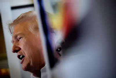 d0f4c244bc29dbb8ceaf8b3b5d8455b492-trump-af1.rhorizontal.w700