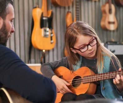 Guitar-lessons-1200x675
