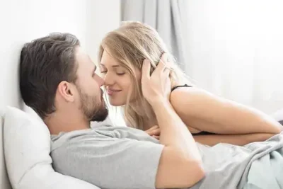 couple-in-bed-750x375