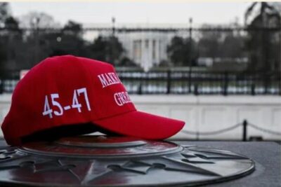 Screenshot 2025-11-07 at 07-56-00 Top-secret billionaire meeting in tiny town builds plan for MAGA to last forever report - NewsBreak Reader View