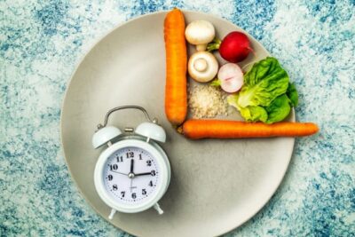 Vegetables-on-plate-with-clock-