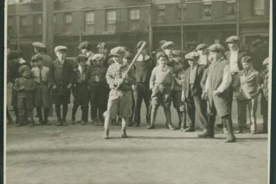 aPmYELpReVYa3ljv_6Boysplayingbaseballinaschoolyard1915-32