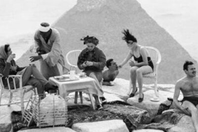 early-tourist-pyramids-ancient-egypt-small