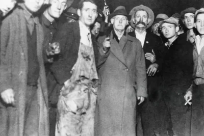 some-of-the-300-to-500-people-who-tried-to-lynch-a-black-v0-gd5vfzga8c0g1