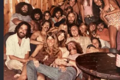 Screenshot 2025-12-20 at 07-52-52 A group of hippies gathered together 1976. - Imgur