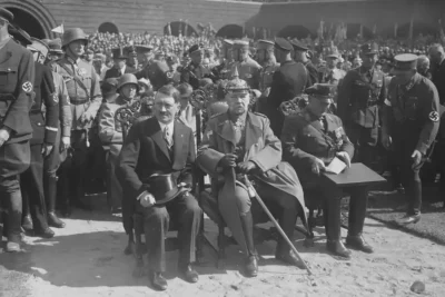 german-president-paul-von-hindenburg-at-a-memorial-for-the-v0-aszwpznoy27g1