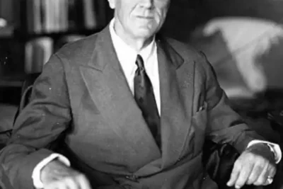 final-photograph-of-franklin-delano-roosevelt-taken-one-day-v0-0iacr0oii6eg1