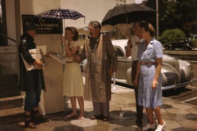 handing-out-copies-of-the-evening-independent-st-petersburg-florida_8147447241_o