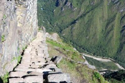 stairs-of-death-huayna-picchu-1