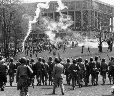 student-vietnam-war-protestors-and-ohio-national-guard-v0-zbn6qjtb6lfg1