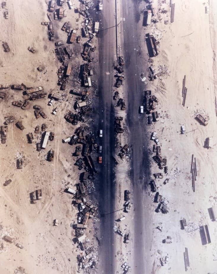 Highway of Death: The Result of American Forces Bombing Retreating Iraqi Forces in Kuwait, 1991 – Rare Historical Photos