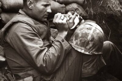 The marine and the kitten, Korean War, 1952 (1)