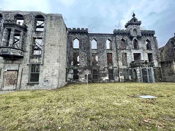 This Abandoned New York Hospital Has One Of The Darkest Histories In America