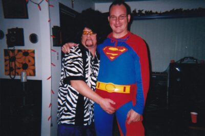 A Man’s Junk: Photos of Fakery, Boasting and Macho Fun – Flashbak