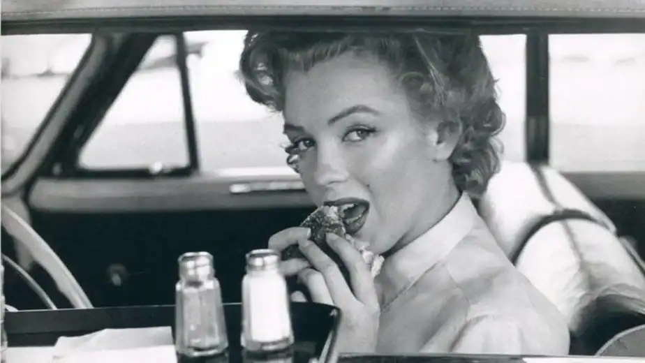 25 Vintage Photos That Capture Life in 1952