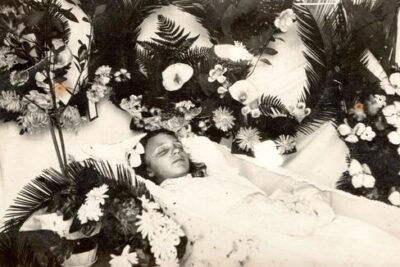 Human Hair Jewelry and Post-Mortem Photos: 20 Disturbing Victorian Traditions That Were Totally Normal