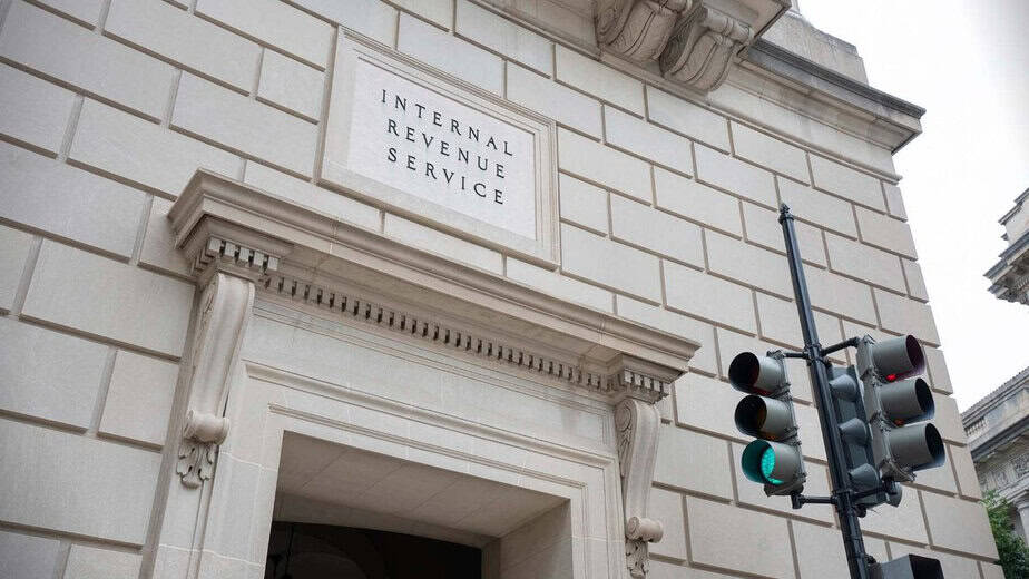 IRS criminal referrals against big corporations and ultrawealthy plummeted during Trump’s first year
