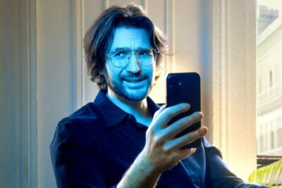 The blue light from your phone isnt ruining your sleep