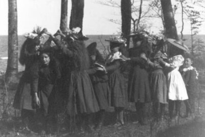 Exploring The Allegedly Grisly Meaning Behind ‘London Bridge Is Falling Down’