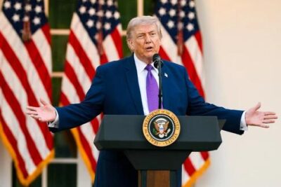Trump is reportedly forcing every government phone to install an app that greets federal employees with ‘Greatest President Ever!’