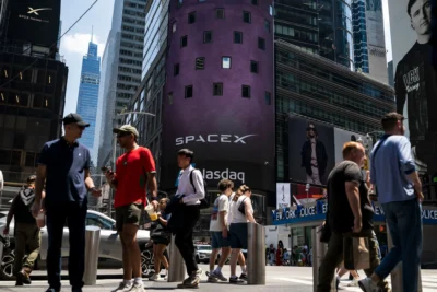 Wages Are Falling. Wealth Is Surging. No Wonder Americans Are Unhappy.